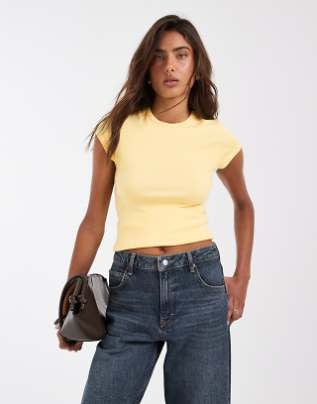 T-shirt effet rétréci épuré et ajusté à manches courtes - Babeurre